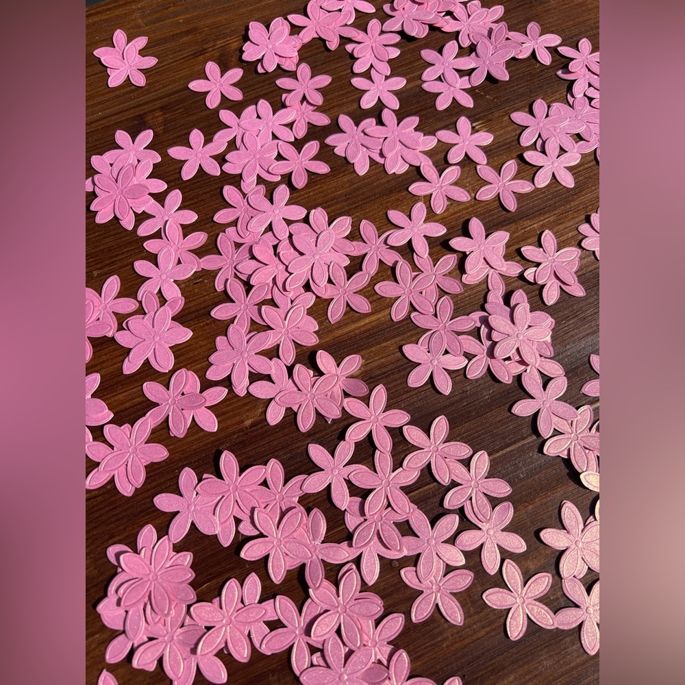 28g of Embossed Pink Shimmer Flowers Table Confetti
